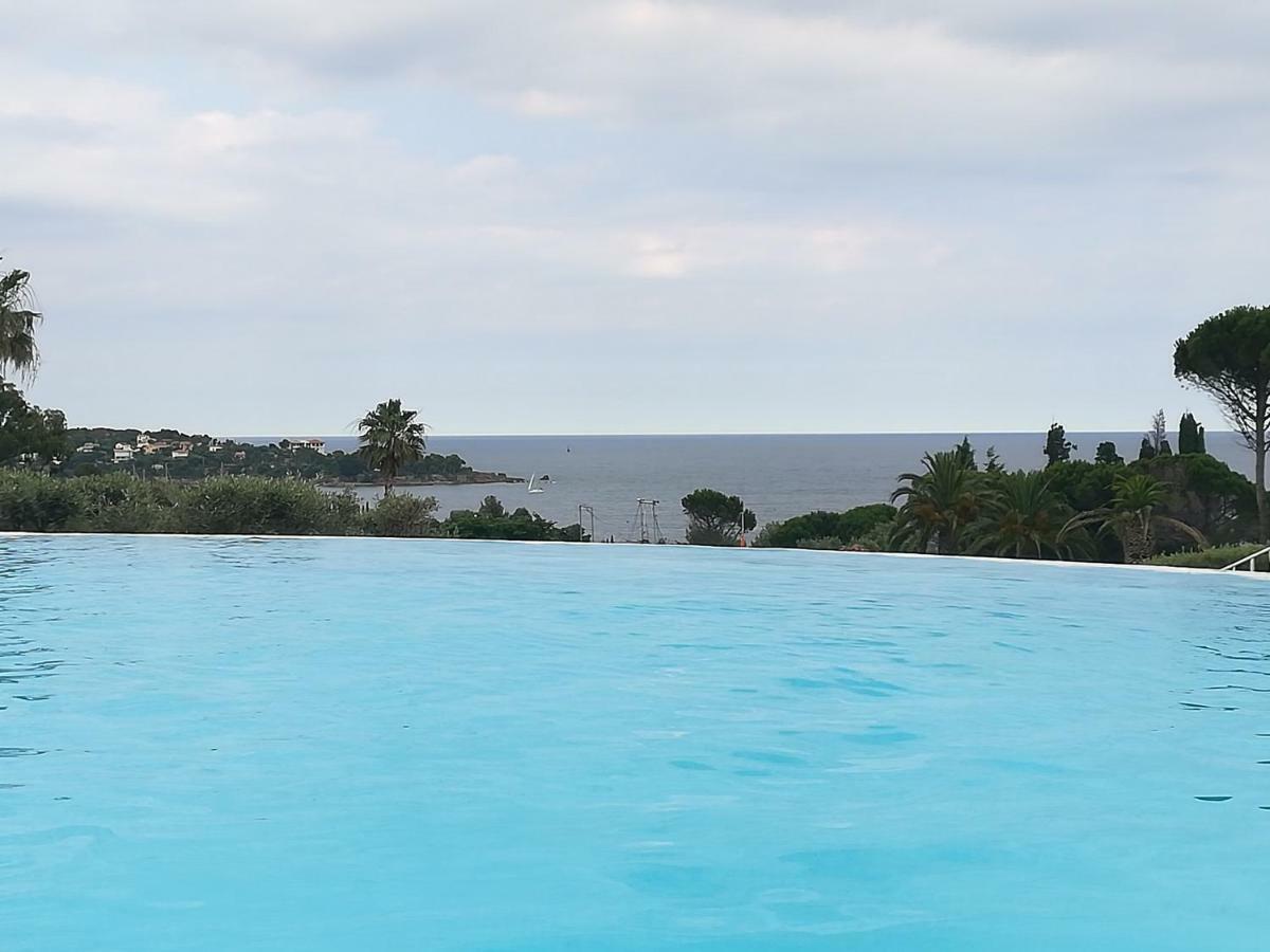Cap Esterel Appartement Climatise Dans Le Centre Du Village Vacances Drammont Kültér fotó