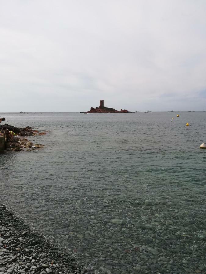 Cap Esterel Appartement Climatise Dans Le Centre Du Village Vacances Drammont Kültér fotó